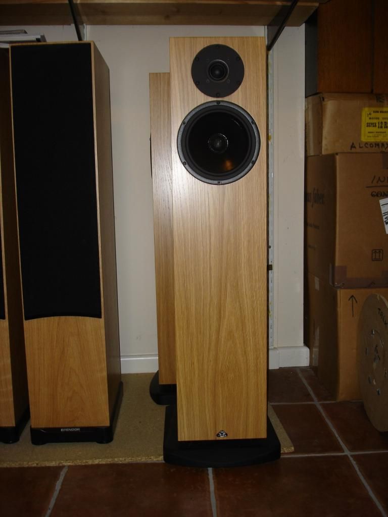 Kudos C20 in Oak at Radlett Audio pink fish media