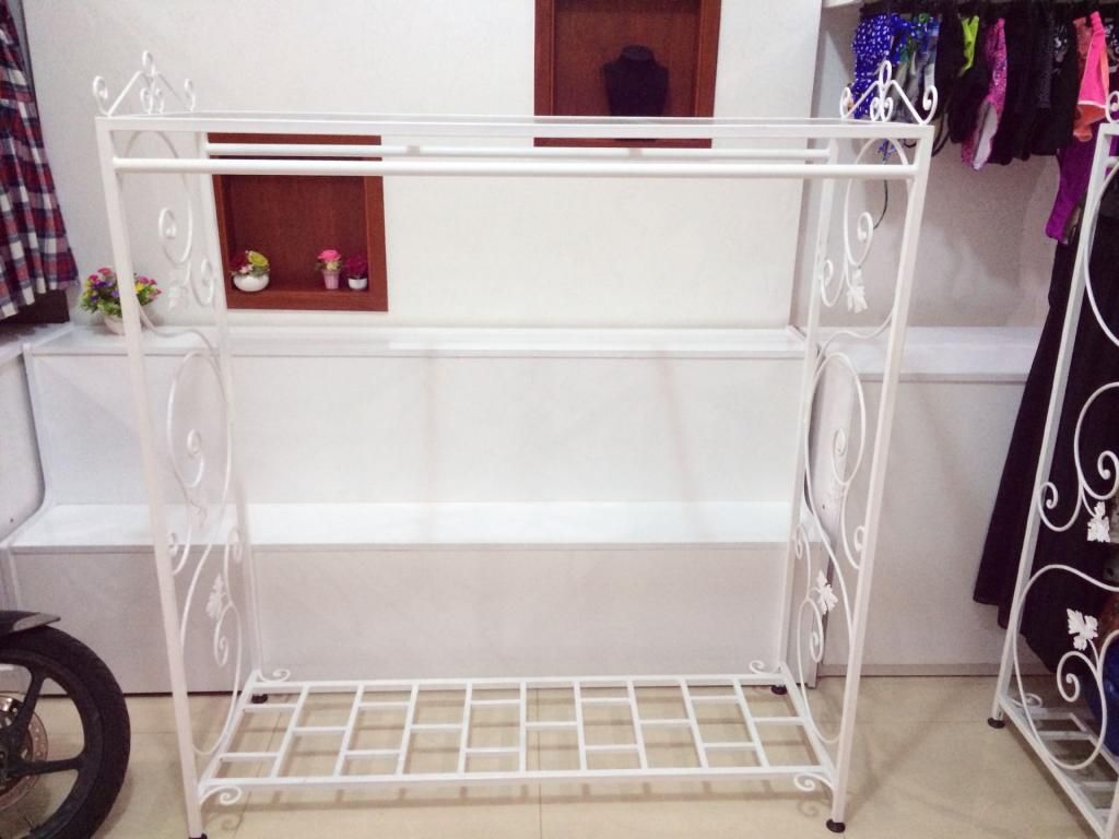 Thanh lí shop, bán 2 xào treo quần áo, ma nơ canh, cây trang tri, 2 kệ treo áp tường - 1