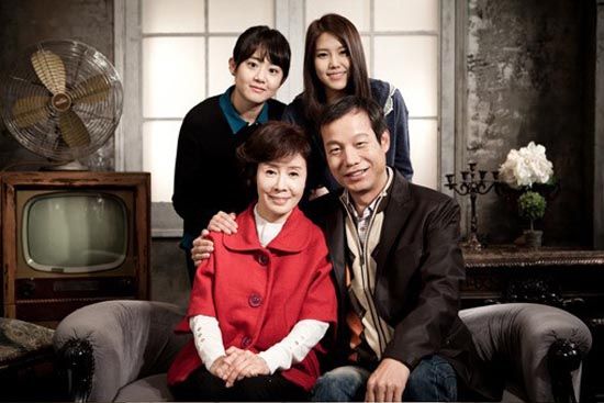 Alice in Cheongdam-dong’s family portrait