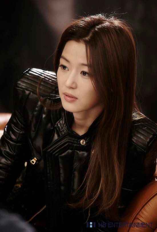 Jeon Ji-hyun as Hallyu goddess in You From Another Star