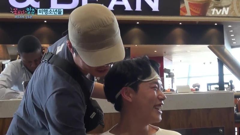 Park Bo Gum Asks If He Could Have Gong Yoo's Photos Hanging on the Wall of  a Studio