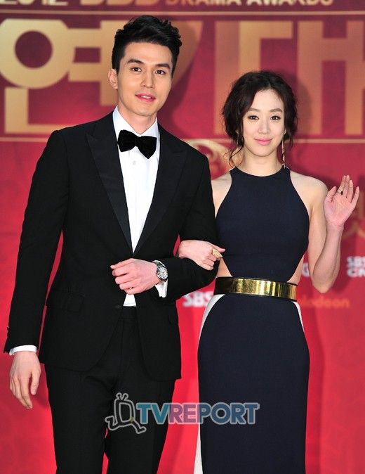 http://i1058.photobucket.com/albums/t413/javabeansdb/event/2012/12a/sbs12_leedongwook4.jpg