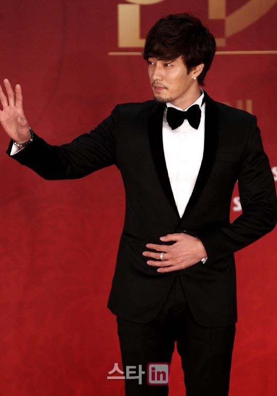 http://i1058.photobucket.com/albums/t413/javabeansdb/event/2012/12a/sbs12_sojisub3.jpg