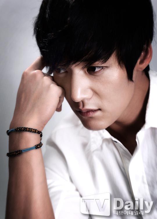 Choi Jin-hyuk interview: “I lost hair stressing about the drama”