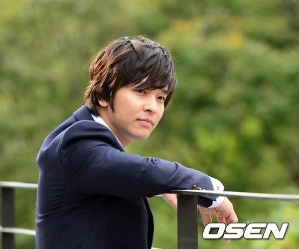 Kim Jung-hoon changes up his image with mystery film