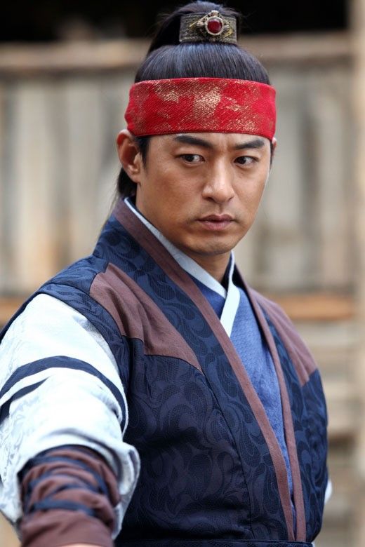 Joo Jin-mo as warrior king in Empress Ki