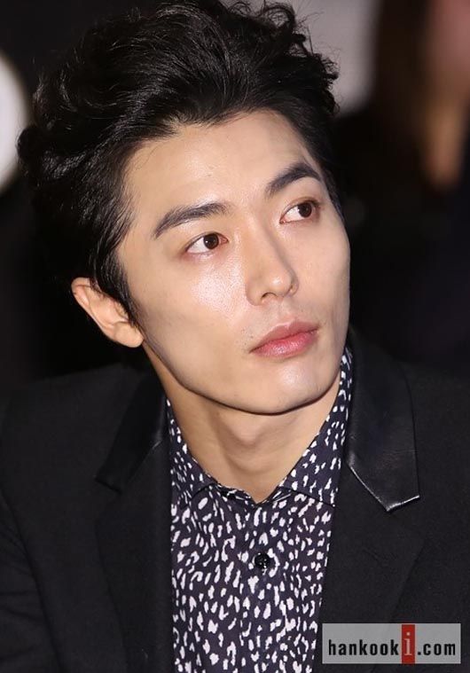 I have read this news a dozen times and I still don&#39;t quite understand: Kim Jae-wook is suddenly quitting Age of Feeling, without much warning and for ... - kimjaewook_52