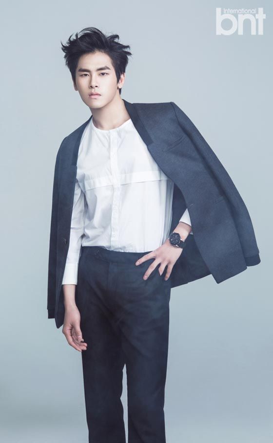 Hoya joins Mask as Su Ae’s brother