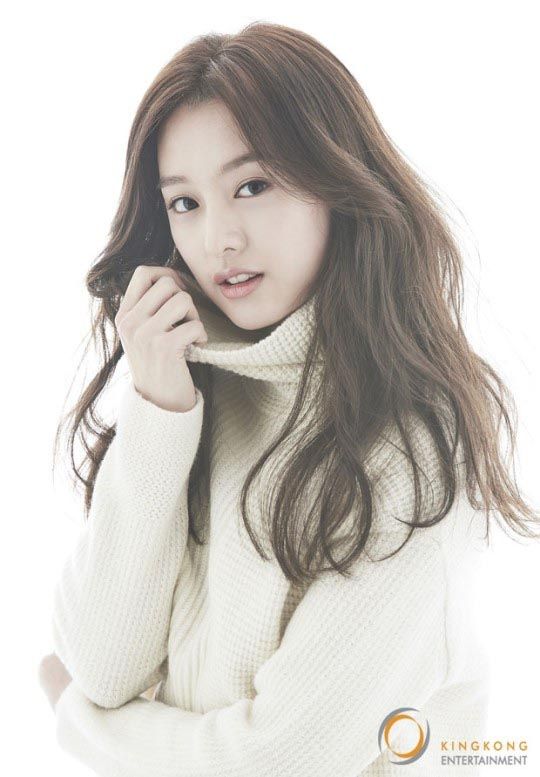 Kim Ji-won as Yoochun’s potential co-star in Sensory Couple
