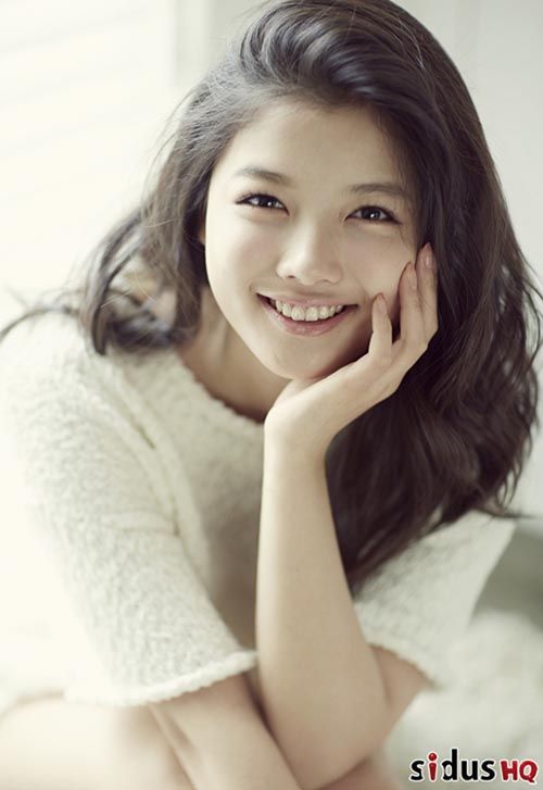 Kim Yoo-jung considers fantasy romance film starring Cha Tae-hyun
