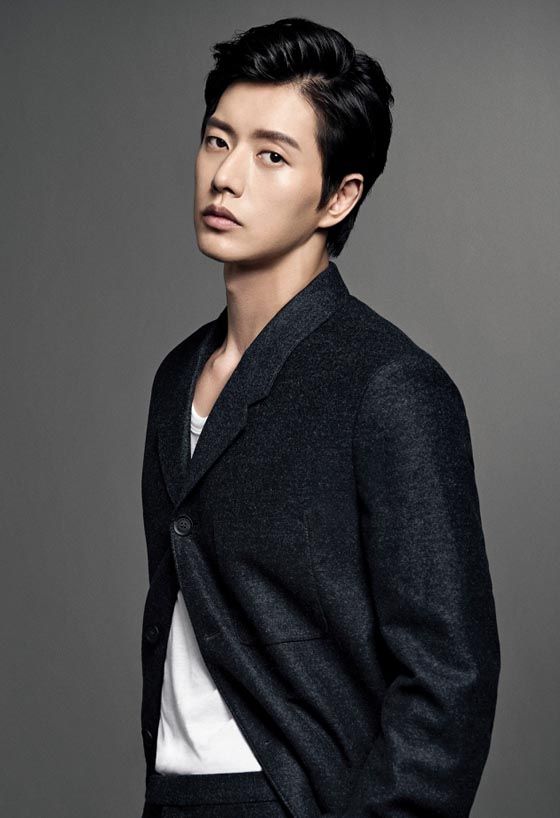 Park Hae-jin signs on for webtoon-adapted drama Cheese in the Trap
