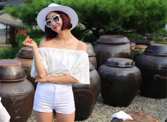 Dasom goes from city-slicker idol to Strange Daughter-in-Law