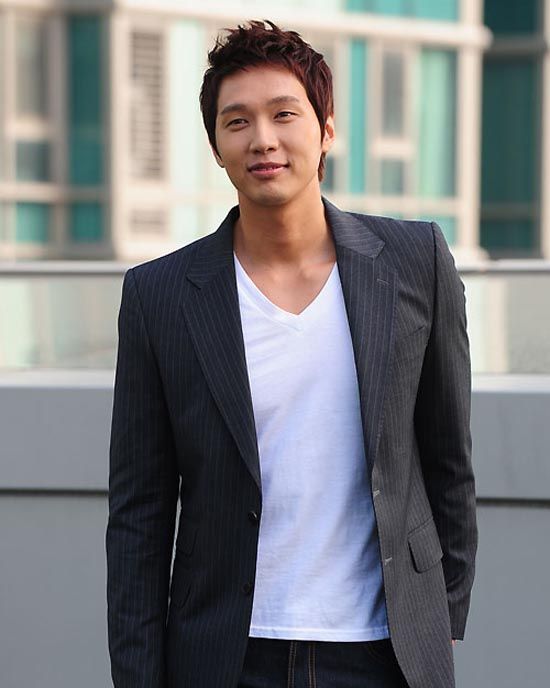 Ji Hyun-woo fights for the little guy in JTBC’s new drama Awl