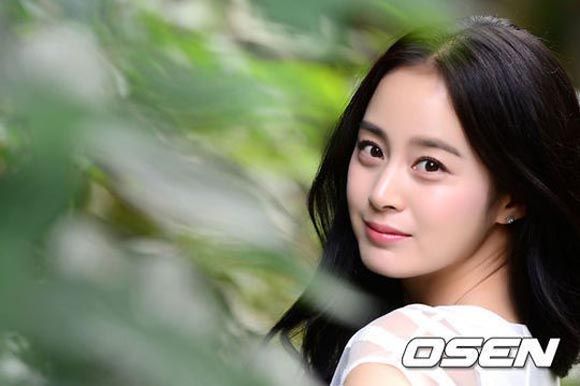 Kim Tae-hee considers sageuk film The Throne