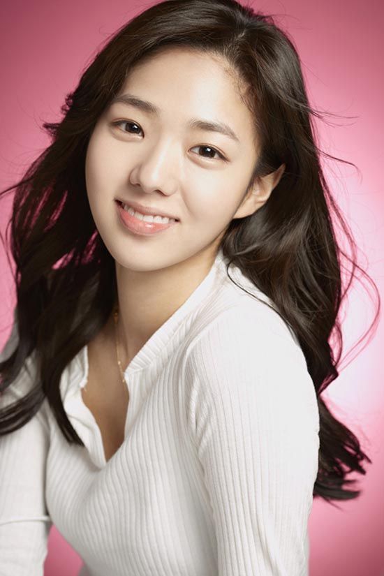 Chae Soo-bin up to play Park Bo-gum’s princess in Moonlight Drawn By Clouds