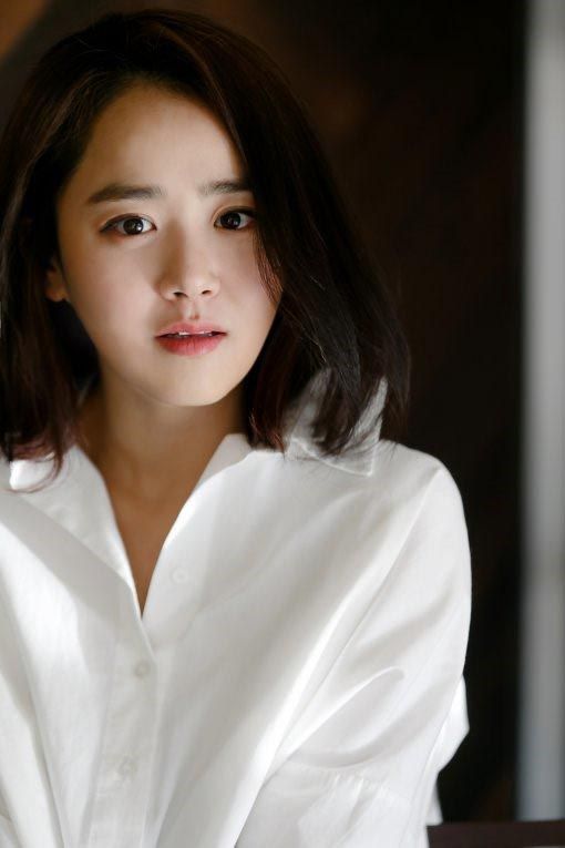 Moon Geun-young takes the lead in mystery film Glass Garden