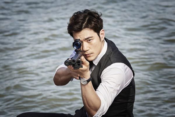 Kim Kang-woo totes a gun at sea for Goodbye Mr. Black