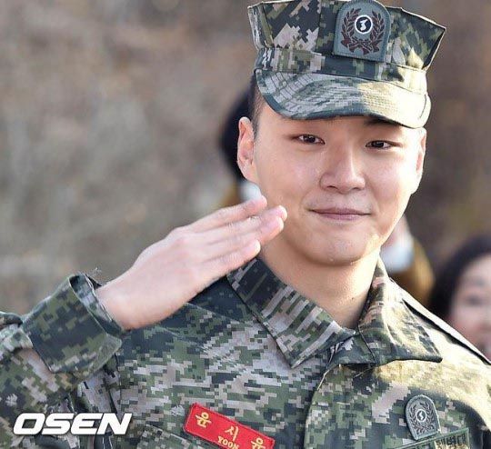 Yoon Shi-yoon is back among us, hurrah!