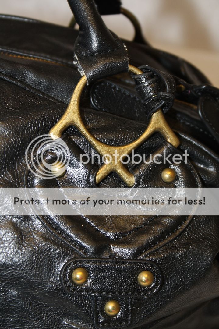 JESSICA SIMPSON MODEL VALLETTA BLACK LARGE SYNTHETIC BUCKLE SATCHEL 